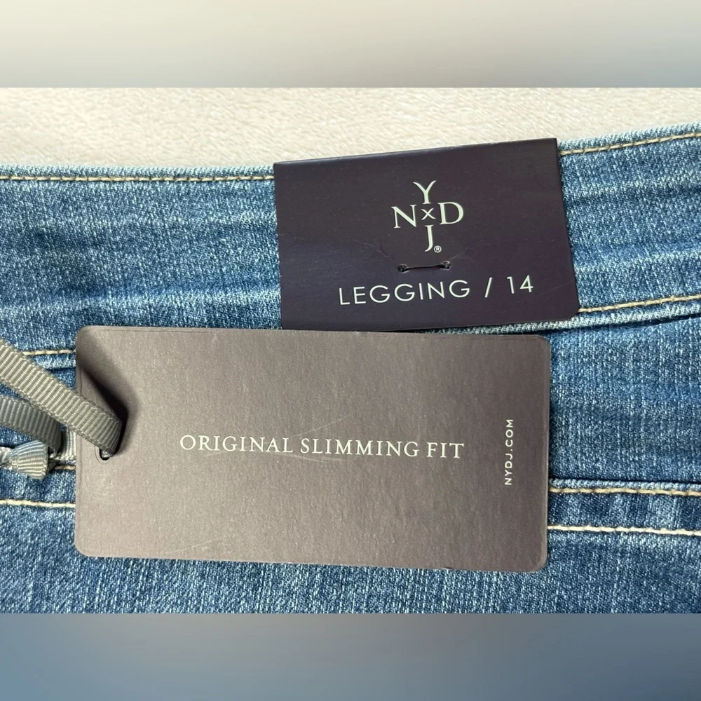 NYDJ Women’s Slim Straight Jeans in Medium Blue Wash NWT SIZE 14 - Picture 4 of 13